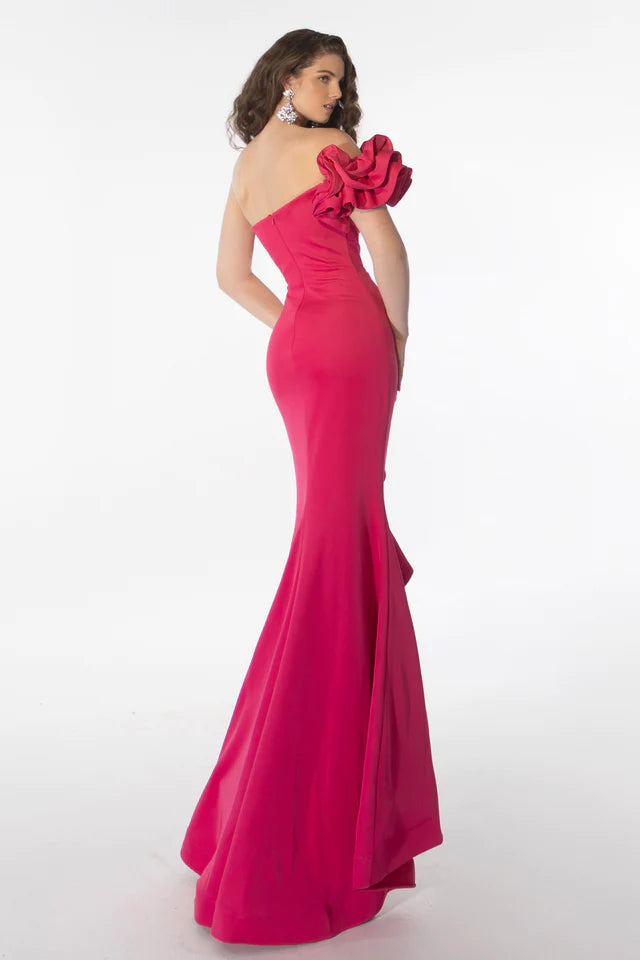 Expertly crafted, the Ava Presley Prom Dress boasts a fitted mermaid silhouette, a flattering one shoulder design, and a high ruffle slit. The strapless bodice is adorned with a beautiful bow, adding a touch of elegance. Perfect for any formal occasion, this gown guarantees a glamorous and sophisticated look.