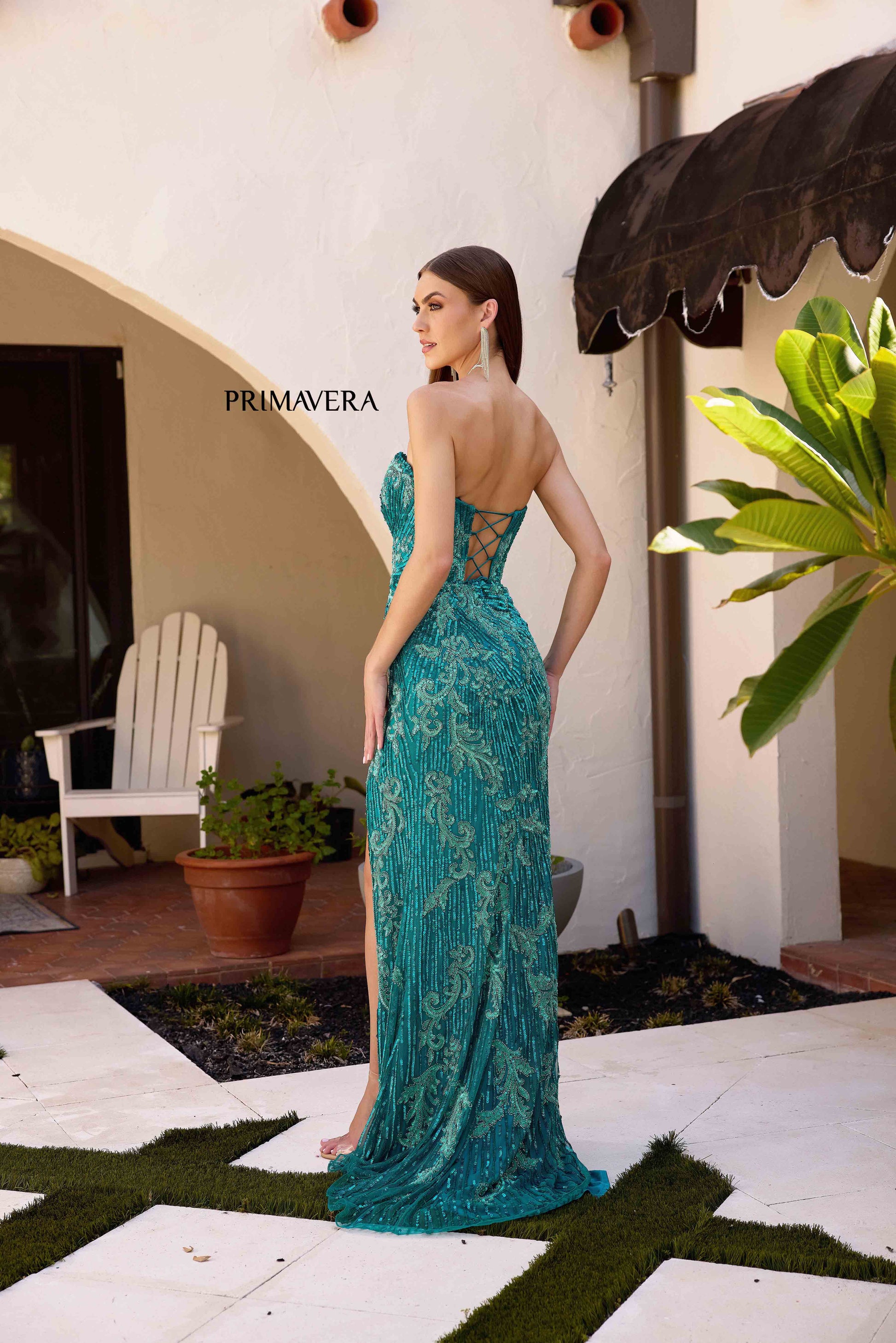 This elegant gown from Primavera Couture features a strapless sweetheart neckline with intricate beaded and sequined detailing. Perfect for prom, formal events, or pageants, this dress will make you stand out with its corset bodice and thigh-high slit. Look and feel like a true queen in this stunning evening gown.

Sizes: 000-18

Colors: Fuchsia, Purple, Teal