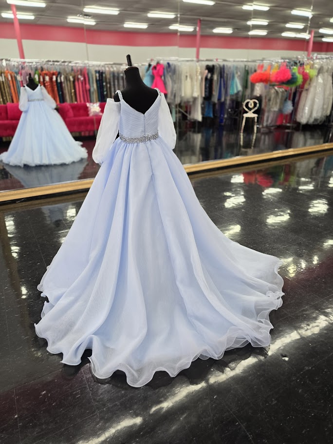 Expertly designed for pageants, formal events, and special occasions, the Ashley Lauren Girls 8273 Organza dress will make your little one feel like a true princess. Featuring a stunning long sleeve ballgown design, this dress is made from high-quality organza fabric and also features an elegant off the shoulder neckline. Give your child a look that will stand out and make them feel confident and beautiful.