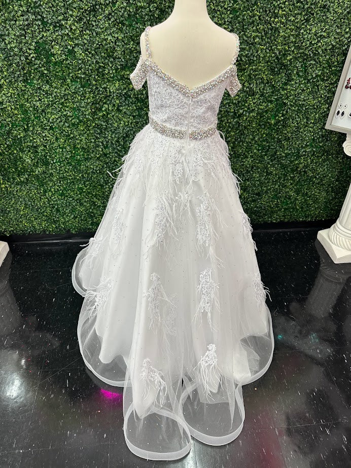 This stunning Ashley Lauren Kids 8242 ballgown is crafted with beautiful white feather lace and features an off-the-shoulder cut. The crystal bodice brings a romantic and princess-like feel to this pageant dress. Perfect for your little one special day.  Size: 4  Color: White