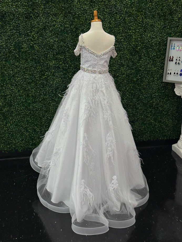 This stunning Ashley Lauren Kids 8242 ballgown is crafted with beautiful white feather lace and features an off-the-shoulder cut. The crystal bodice brings a romantic and princess-like feel to this pageant dress. Perfect for your little one special day.  Size: 4  Color: White