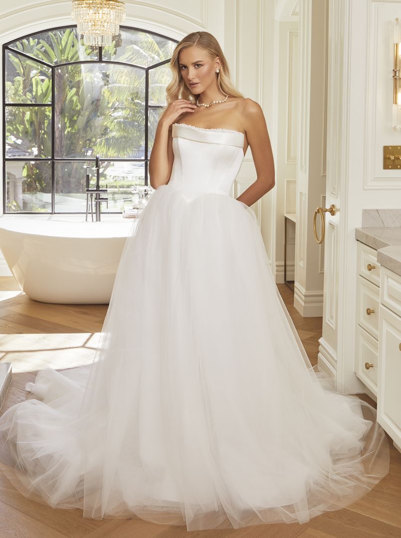 Casablanca Bridal 2567 Hepburn Wedding Dress size 12 White/White