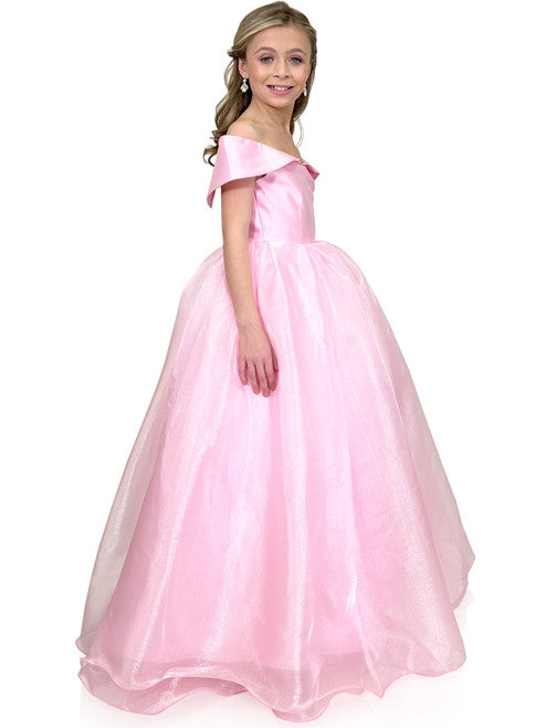 Look like a princess in Marc Defang 5059 Girls Long off the shoulder A line Ballgown. Its beautiful, full-length design will give your little girl an elegant and graceful look. The comfortable fabric and unique design guarantee a perfect fit for any occasion. For additional colors refer to swatches. 30 days  Sizes: 4,5,6,7,8,9,10,11,12,13,14  Colors: Teal, Baby Pink