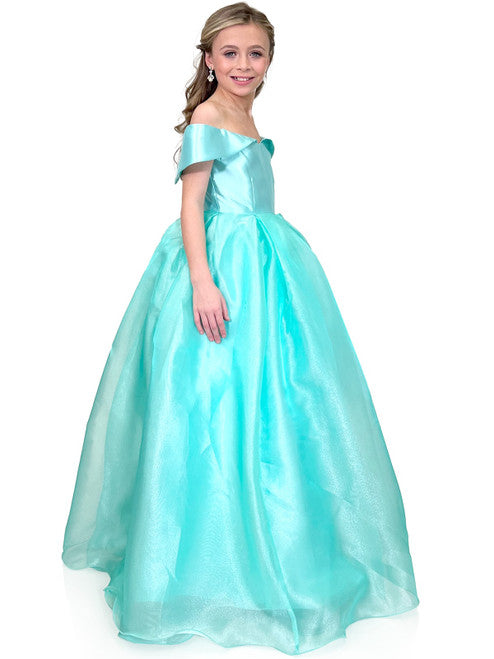 Look like a princess in Marc Defang 5059 Girls Long off the shoulder A line Ballgown. Its beautiful, full-length design will give your little girl an elegant and graceful look. The comfortable fabric and unique design guarantee a perfect fit for any occasion. For additional colors refer to swatches. 30 days  Sizes: 4,5,6,7,8,9,10,11,12,13,14  Colors: Teal, Baby Pink