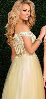 Envious Couture E1489 is a Long Prom Dress, Pageant Gown & Formal Evening Wear. This Gown Features Lace Embellished off the shoulder straps with a sweetheart neckline. Sheer Corset style bodice with beaded Floral lace applique and tulle prom dress evening gown pageant dress 1489 A Line Ballgown Romantic  Color:  Canary Yellow  Size: 8